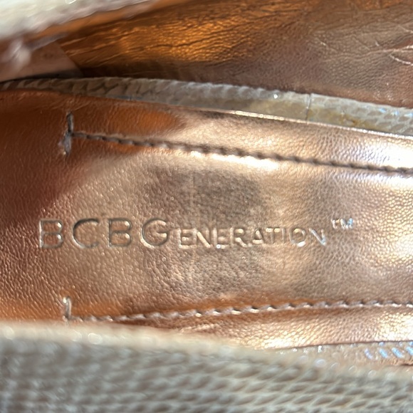 BCBGeneration taupe faux snake skin high heel size 7 (37) - Picture 4 of 5